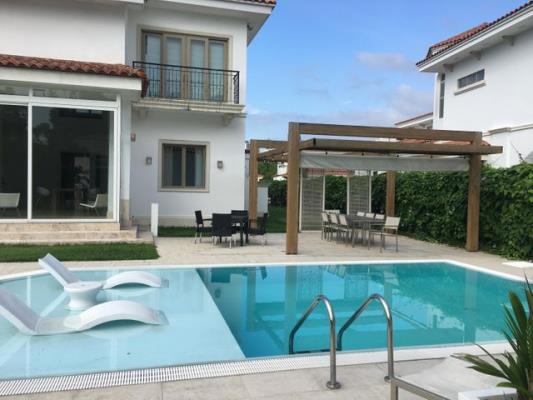 Fairways Estates, Área Metropolitana