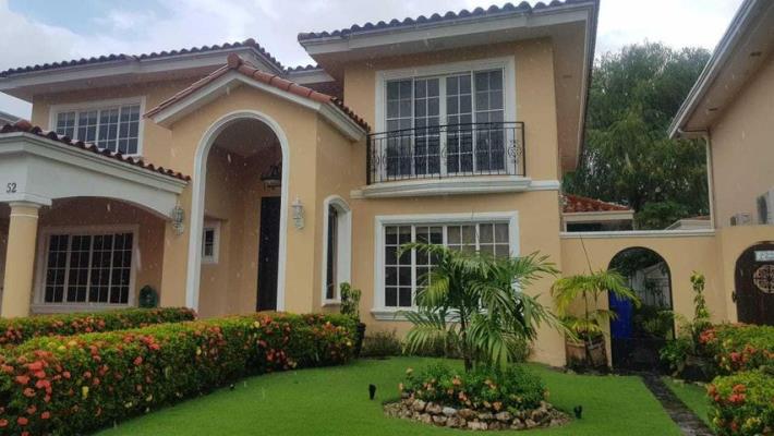 Costa Bay, Área Metropolitana