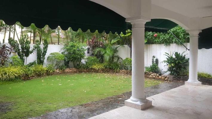 Costa Bay, Área Metropolitana