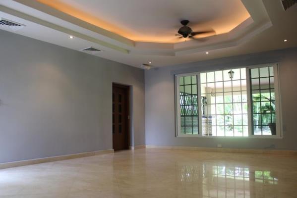 Royal Pacifico, casa