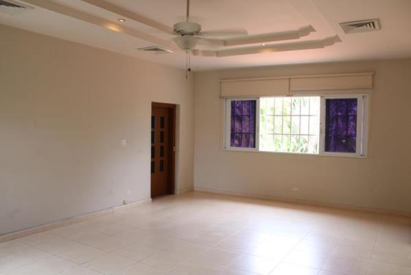 Royal Pacifico, Costa del Este