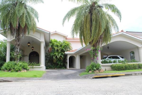 Royal Pacifico, casa