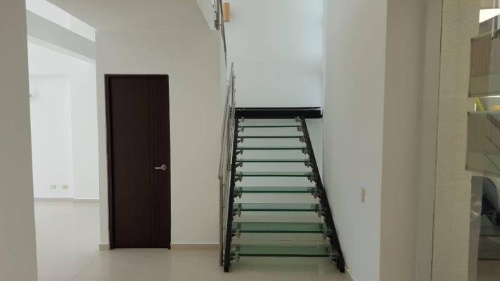 Costa Esmeralda, casa