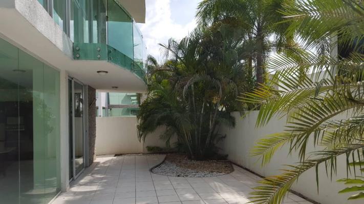 Costa Esmeralda, casa