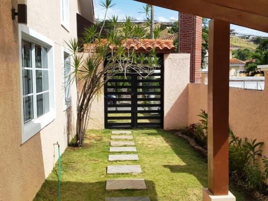 Altos de Panama , Amelia Denis De Icaza