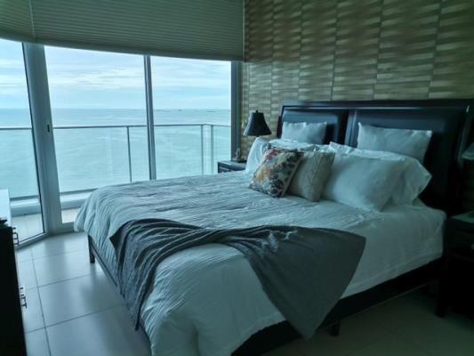 Destiny , Avenida Balboa