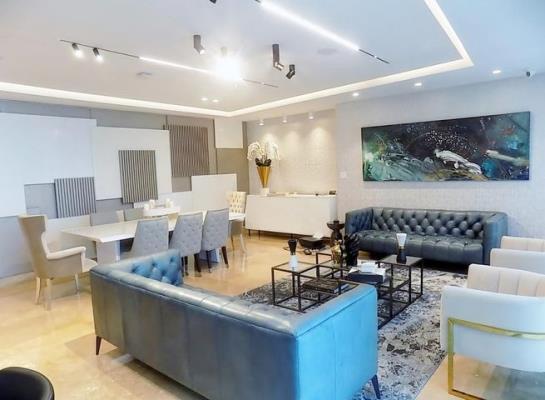 Q Tower , apartamento