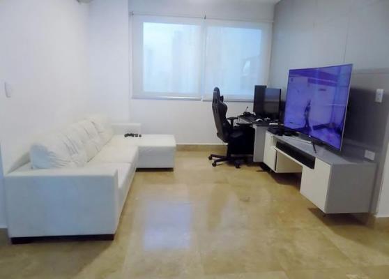 Q Tower , apartamento