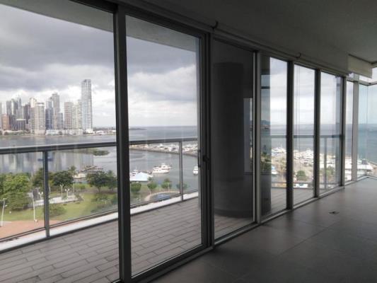 Yacht Club, Área Metropolitana