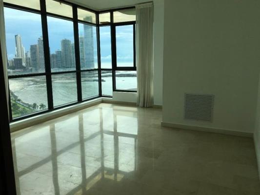 Plaza Miramar, Avenida Balboa