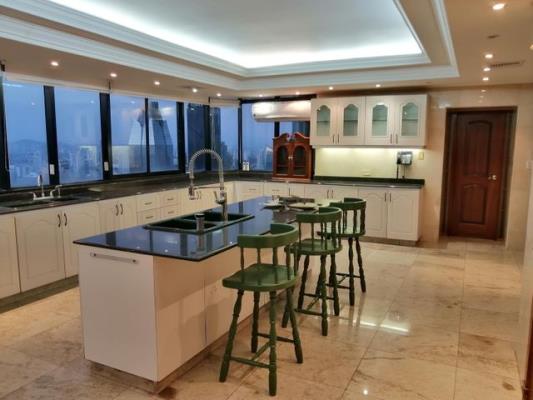 Plaza Miramar, Avenida Balboa