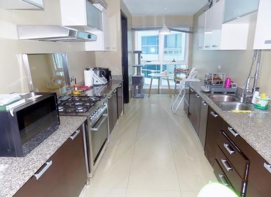 Q Tower , apartamento