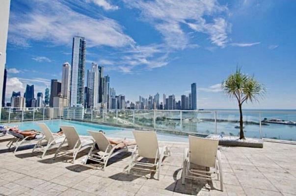 White Tower, Avenida Balboa