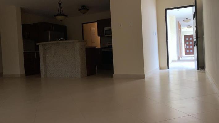 Embassy Club Courtyard, Ancón