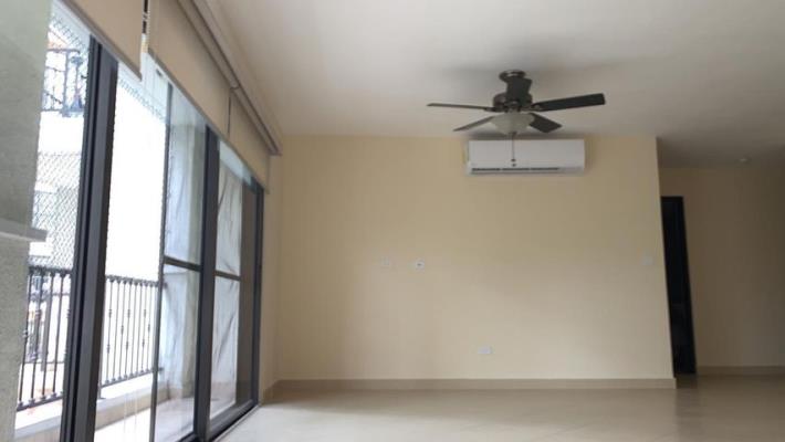 Embassy Club Courtyard, apartamento