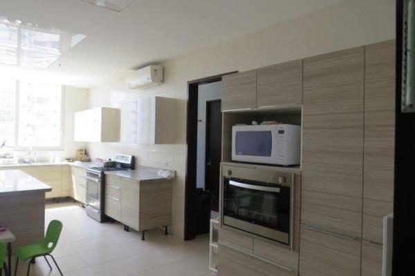 D1 TOWER, Área Metropolitana