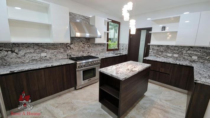 The Colonial, Santa Maria