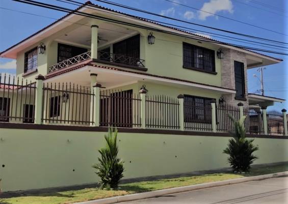 Altos de Brisas del Golf, Rufina Alfaro