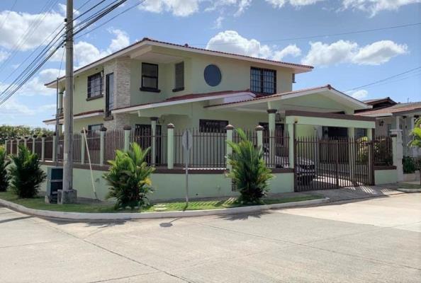 Altos de Brisas del Golf, Rufina Alfaro