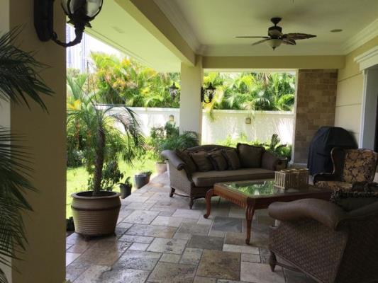 Las Camelias, Costa del Este