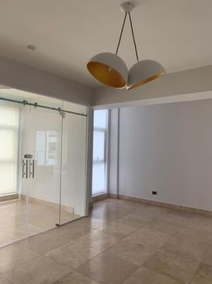 Q Tower , apartamento