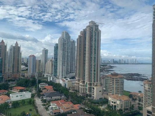 Q Tower , apartamento