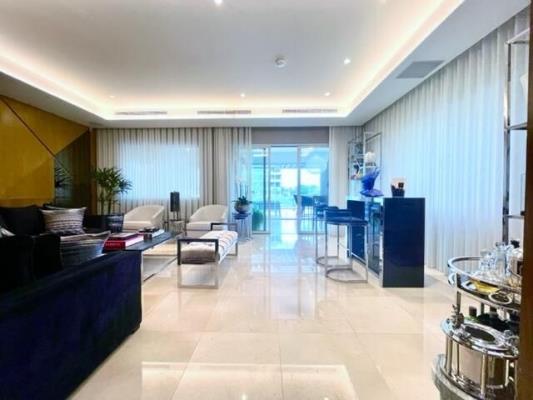 The Crescent, Santa Maria