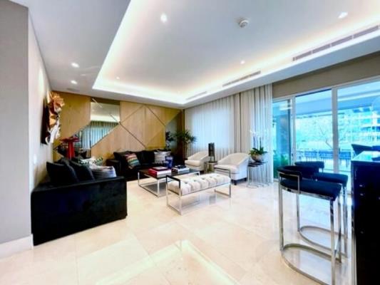 The Crescent, Santa Maria