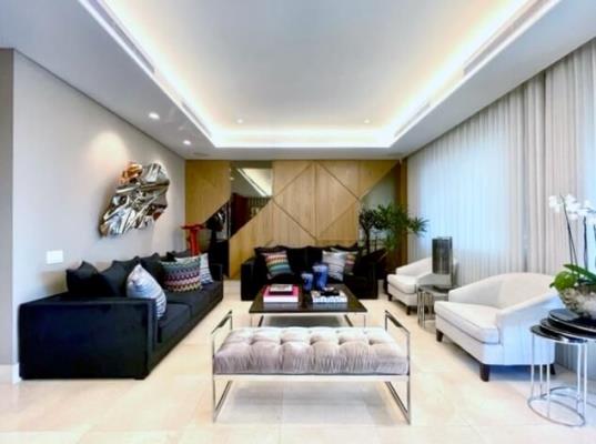 The Crescent, Área Metropolitana