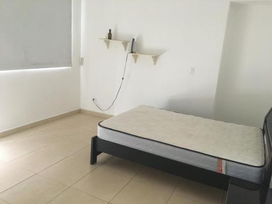 White Tower, Avenida Balboa