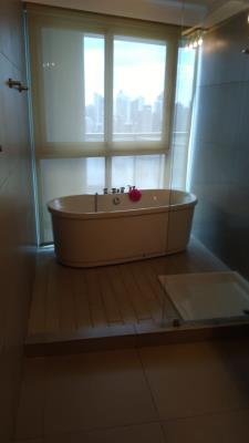 Yacht Club, Avenida Balboa