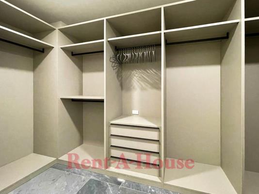 Upper East Tower, Área Metropolitana