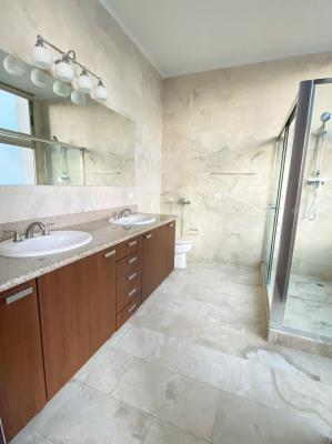 Aqualina, Punta Pacifica