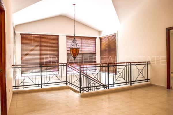 Camino de cruces, casa