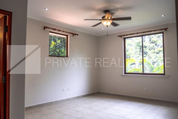 Camino de cruces, casa