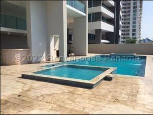 Latitude, Costa del Este