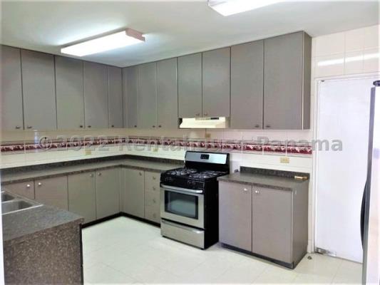 Los Delfines, Área Metropolitana