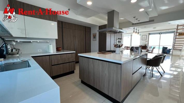 Aqualina, Punta Pacifica