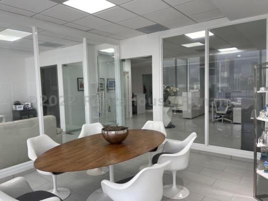 The Towers, apartamento