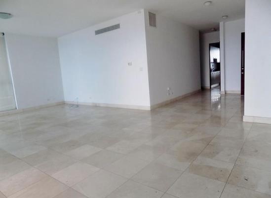 Pacific Village, Área Metropolitana