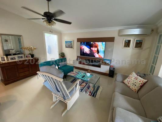 , Amelia Denis De Icaza