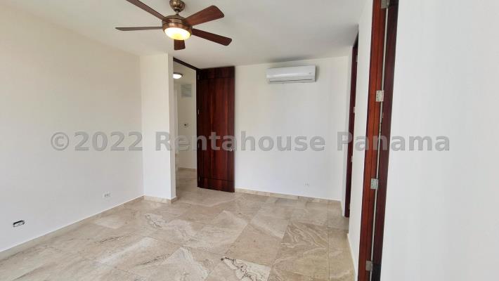 Aqualina, Punta Pacifica