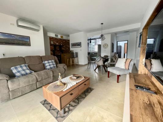 The One Tower , apartamento