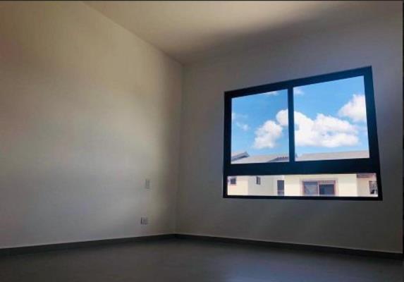 Golf Gardens, Rufina Alfaro