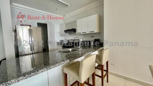 Waters on the bay, Avenida Balboa