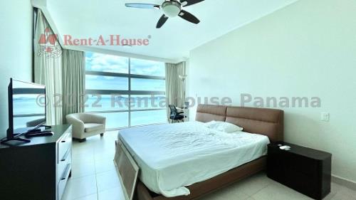 Waters on the bay, Avenida Balboa