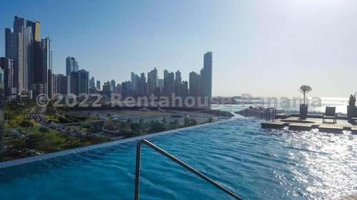 Yacht Club, Avenida Balboa