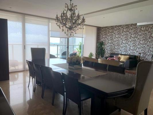 Q Tower , apartamento