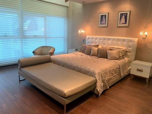 Q Tower , apartamento