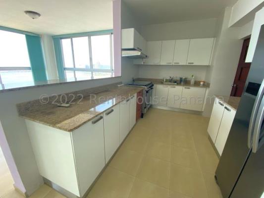 Grand Bay Tower, Área Metropolitana